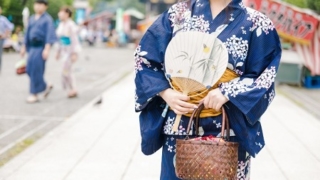 浴衣の女性