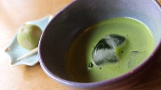 まんじゅうと抹茶