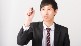 ペンを持つ男