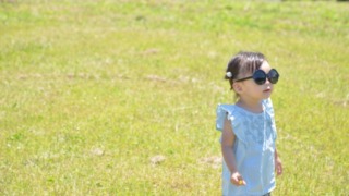 サングラスの子供